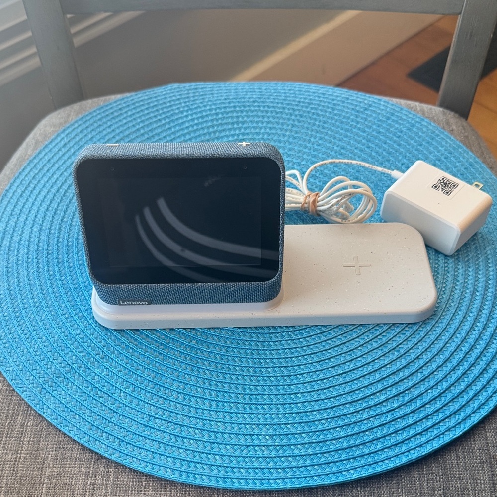 Lenovo Smart Clock 2 with charging base